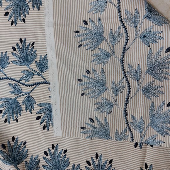 Beautiful Leaves Embroidery 3D Feel Fabric Perfect For Any DIY Sewing Project - Picture 3 of 3